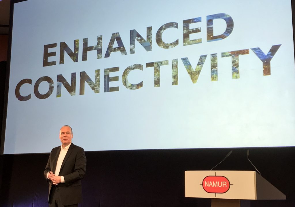  Phoenix Contact CEO Frank Stührenberg (l.u.) beschrieb in seinem Vortrag die Vorteile einer 'Enhanced Connectivity'.