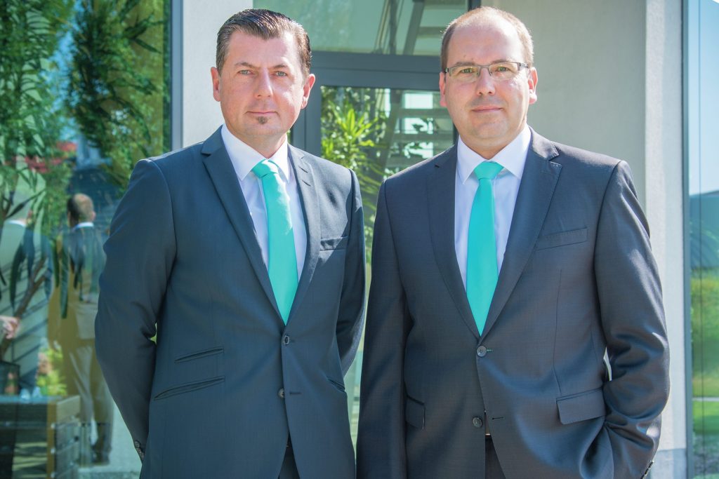 Die Geschäftsführer Karsten Eichmüller und Carsten Bokholt haben das Unternehmen Helmholz als Connectivity-Spezialisten für den mittelständischen Maschinenbau positioniert.
