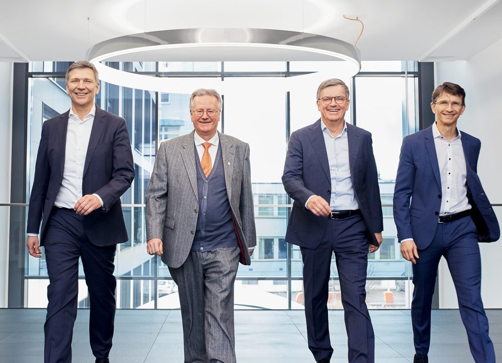  Der Vorstand (v.l.n.r): Georg Stawowy (Chief Innovation & Technology Officer), Andreas Lapp (Chairman of the Board), Jan Ciliax (ChiefFinancial Officer), Dr. Christoph Hiller (Chief Sales & Marketing Officer)
